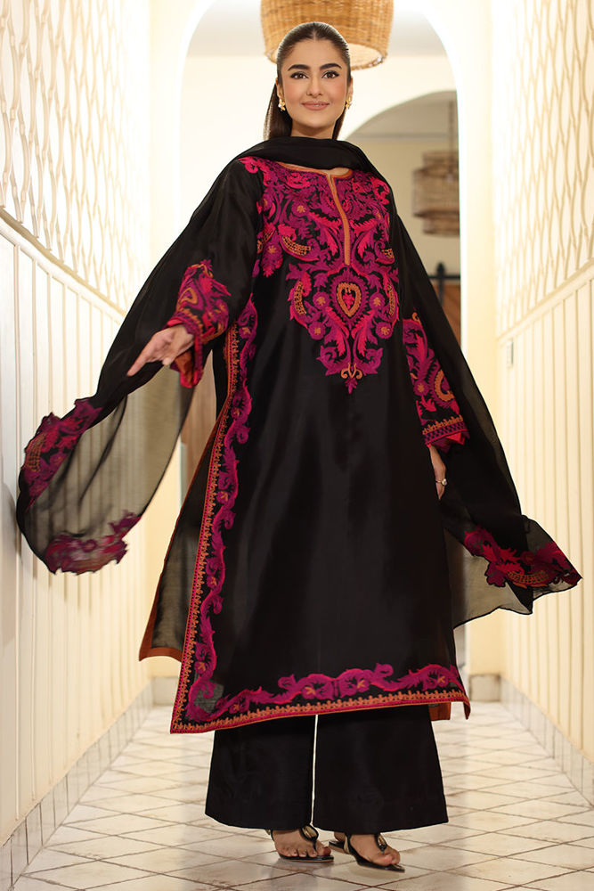 Picture of Noire Shirt and Pants