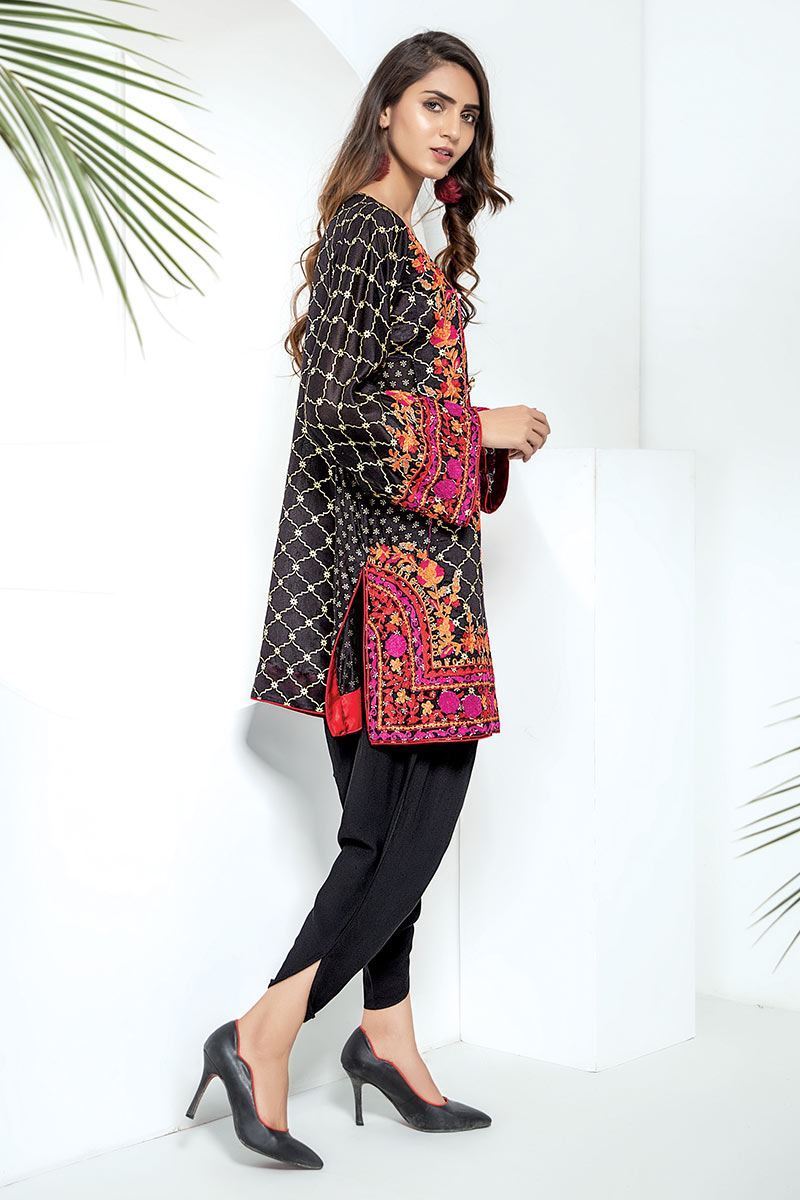 Picture of Black estelle