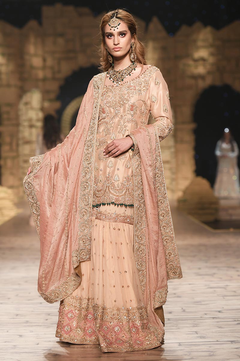 Gharara fashion | Pakistani wedding outfits, Pakistani formal dresses,  Pakistani outfits