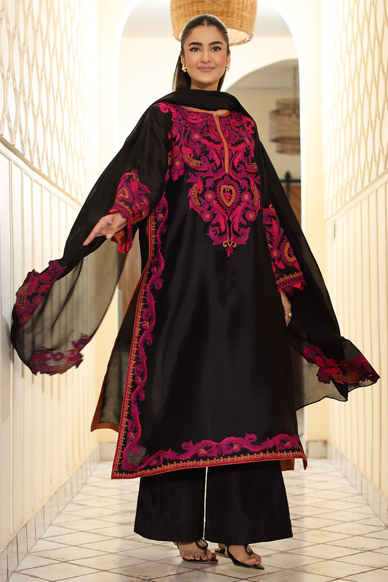 Picture of Noire Shirt and Pants