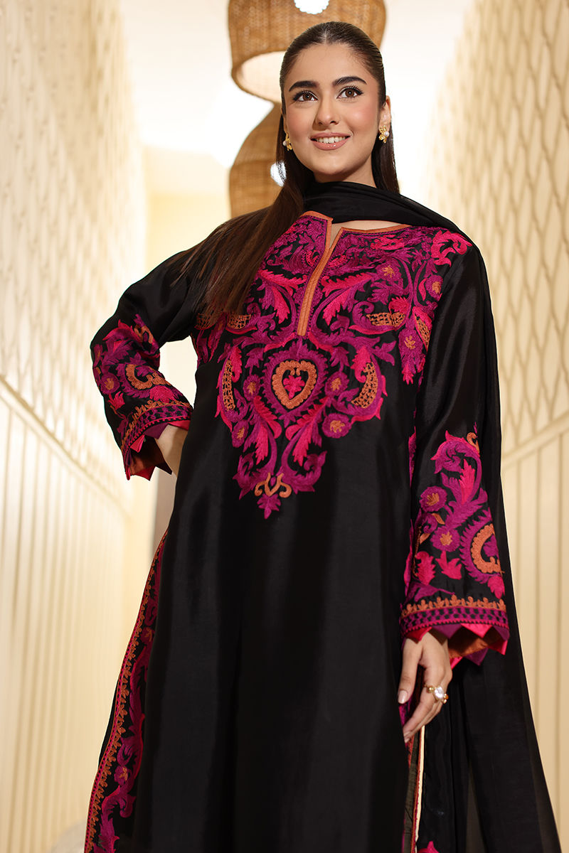 Picture of Noire Shirt and Pants