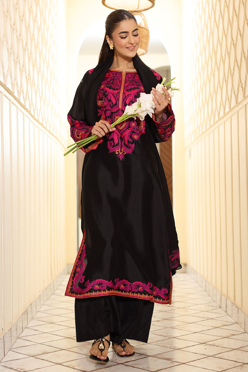 Picture of Noire Shirt and Pants